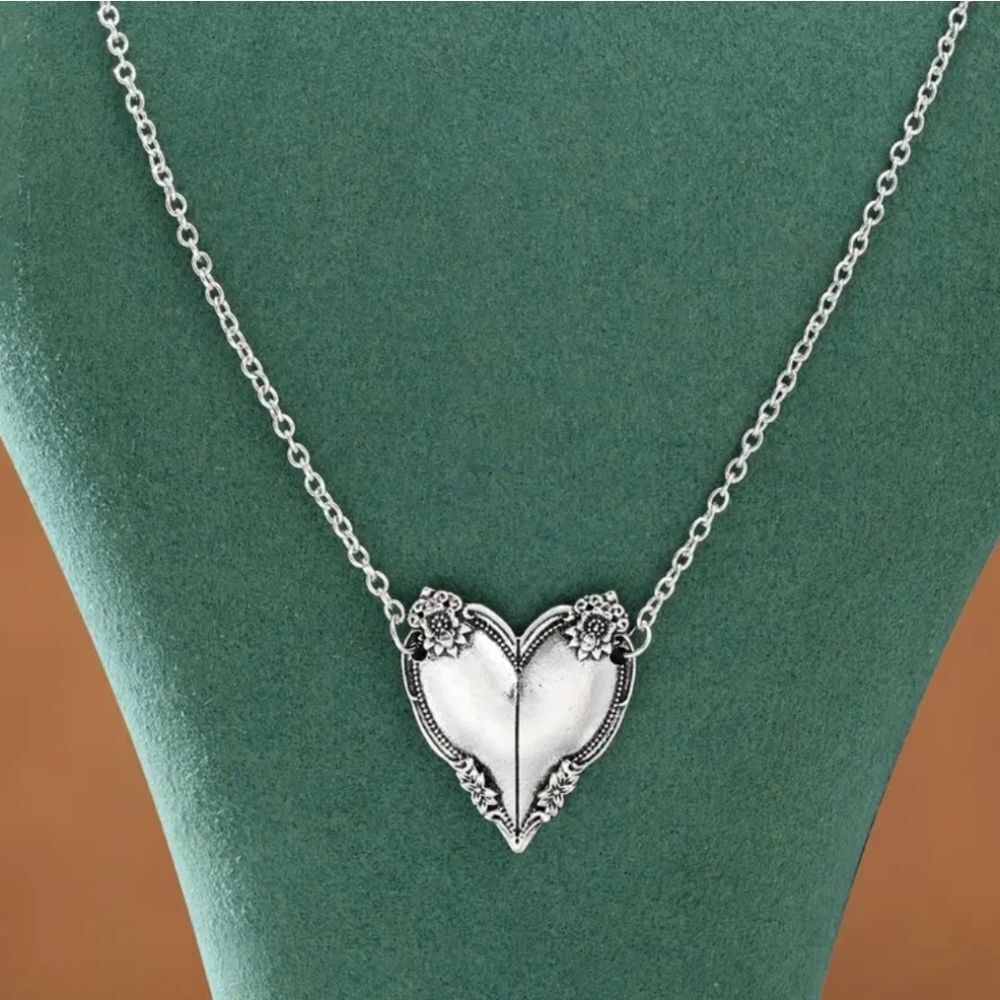Silver Vintage Floral Heart Pendant Necklace